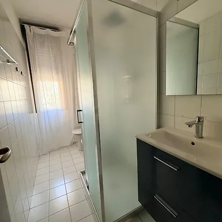 Familiar Flat In * 로솔리나 마레